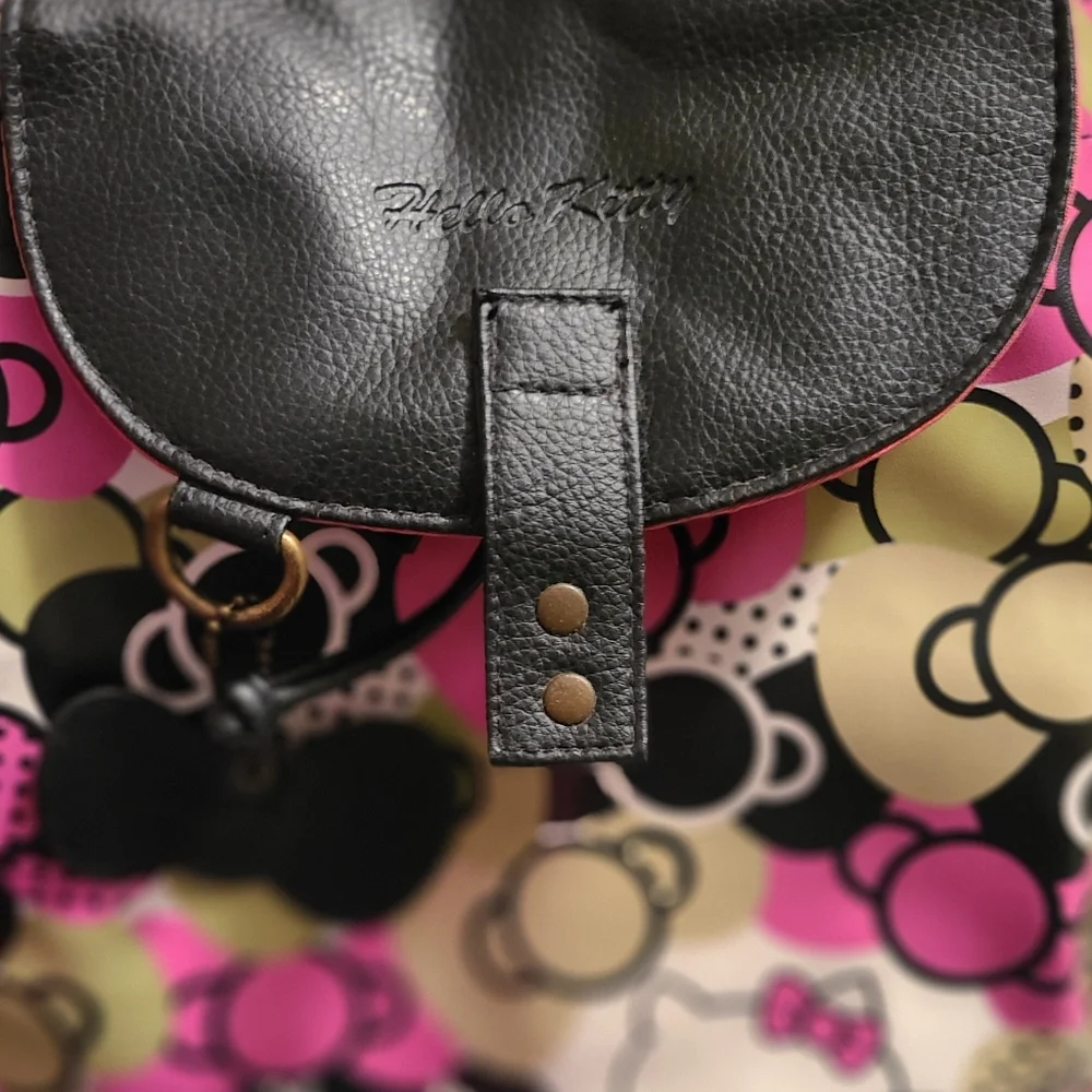 Backpack - Picture 2 of 7